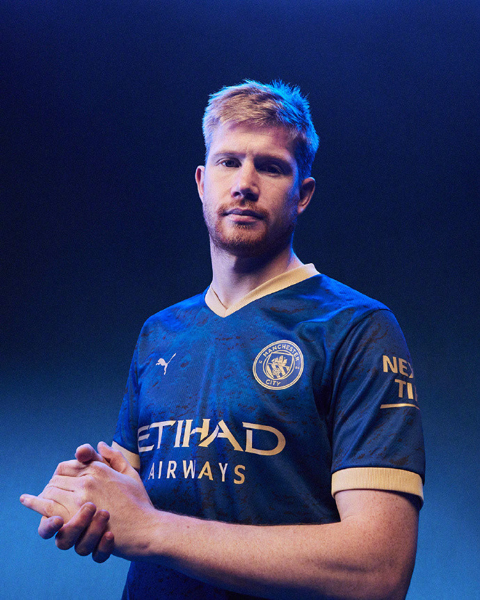 德州扑克里判断比手气重要（在德州扑克中，判断力比运气更关键）